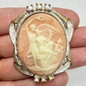 Cupid & Psyche Cameo Brooch Gold Tone Angel Cherub Figural‎ Detailed